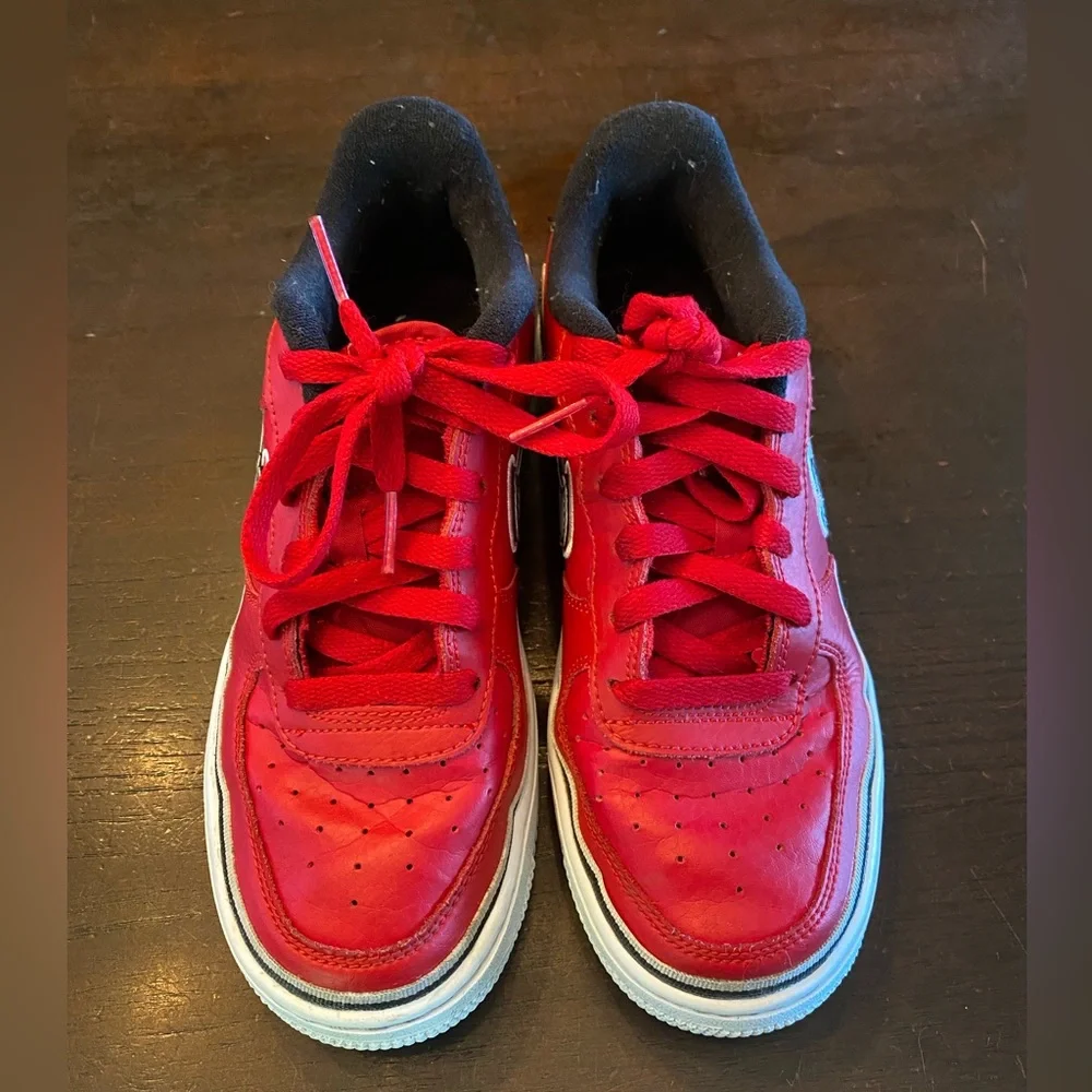 Nike Air Force 1 2018 Nike boys red leather low top size 5